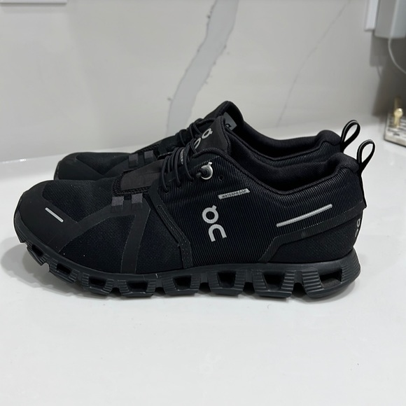 On Running Shoes - On Running a Cloud 5 Size 7.5